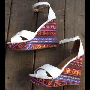 Madden Girl Women’s wedges shoes white 9.5 Aztec